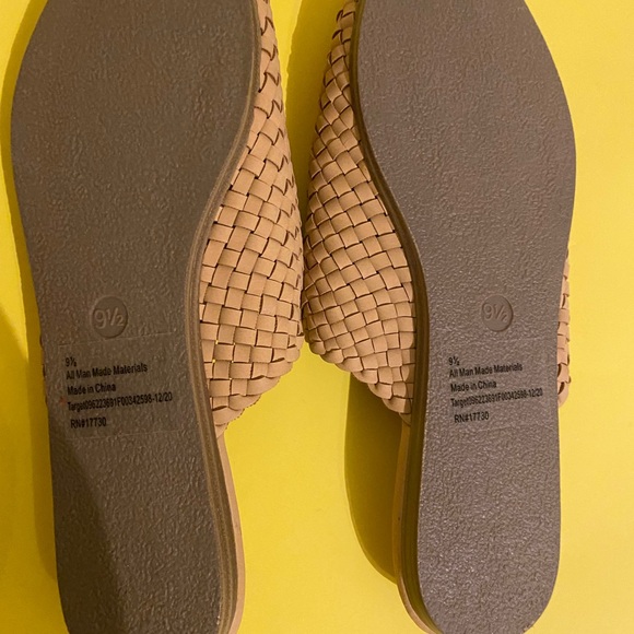 Universal Threads slip ons flat sandal US 9.5 - Picture 4 of 5